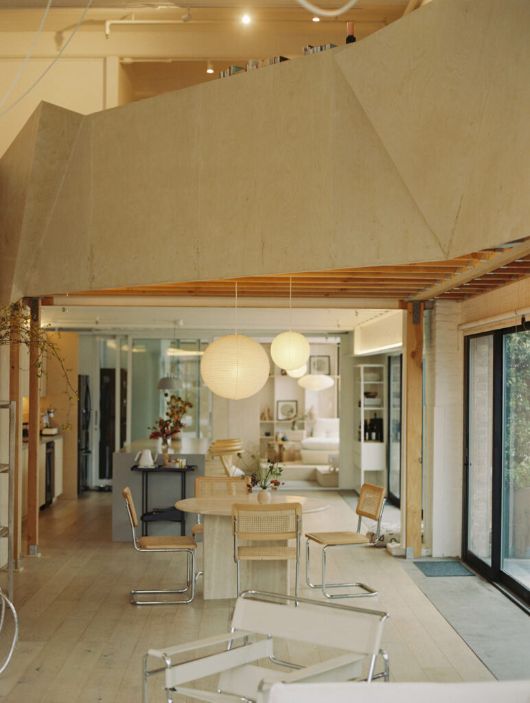 a lofted ceiling in an expansive living room 