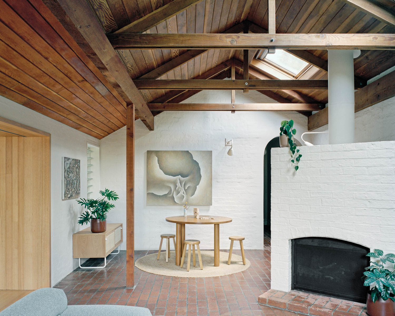 In the kids’ living space, oiled-oak stools pick up the tones of the Oregon wood ceiling beams that date to the 1980s addition.